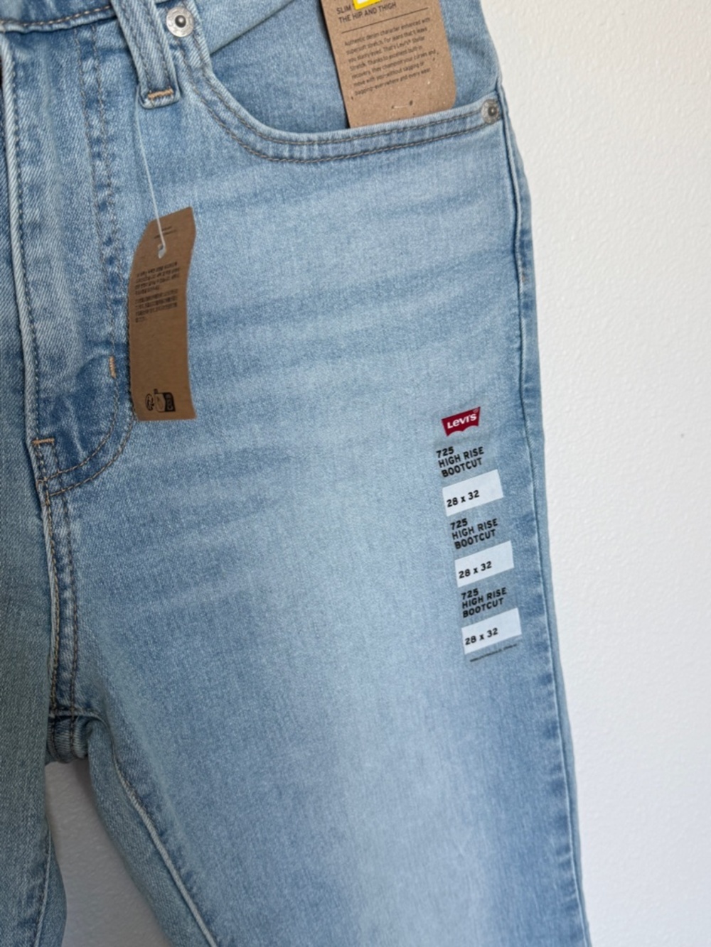 NWT 28x32 Levi's Women's 725 High Rise Bootcut Jeans - Picture 11 of 11